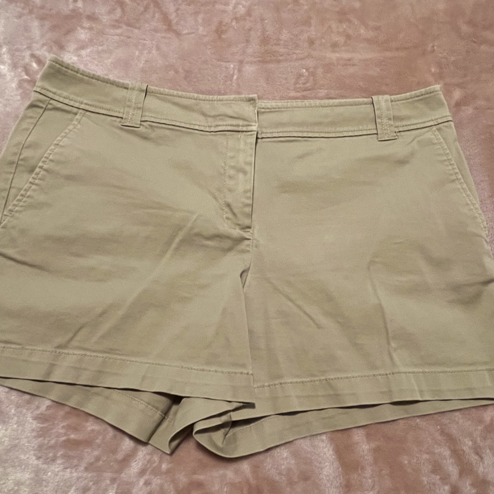 NWOT - NYC Khaki Shorts